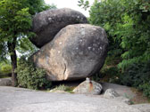 Le Rocher tremblant de Sept Faux est le rocher tremblant le plus spectaculaire et le plus gros du Sidobre, un enfant peut le faire bouger !